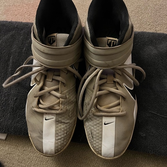 Men's Nike mike Trout cleats. Used with a lot of clear left in them - Picture 2 of 4